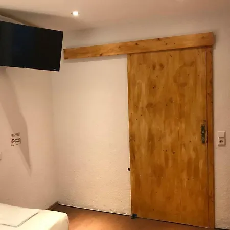 Gasthuis Tu Ferienzimmer In Stadtmitte 3*